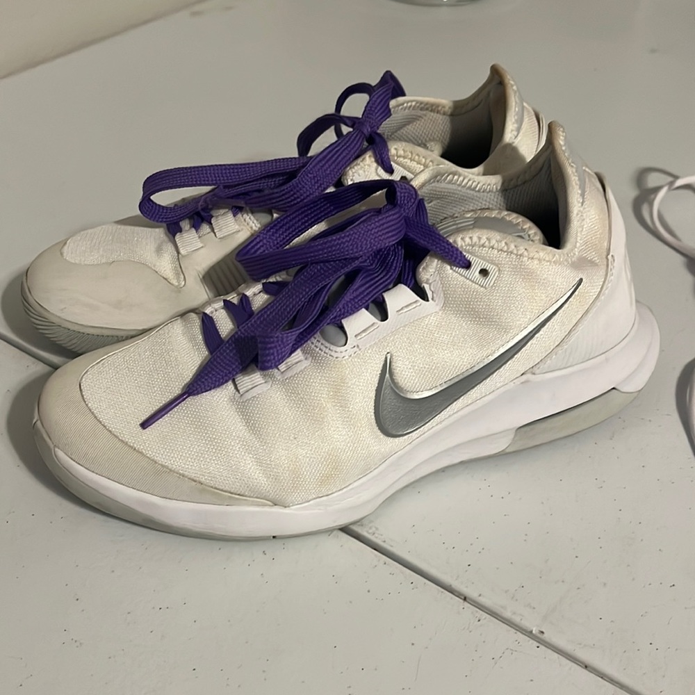Nike Airmax Womens Tennis Shoes Size 7.5 US